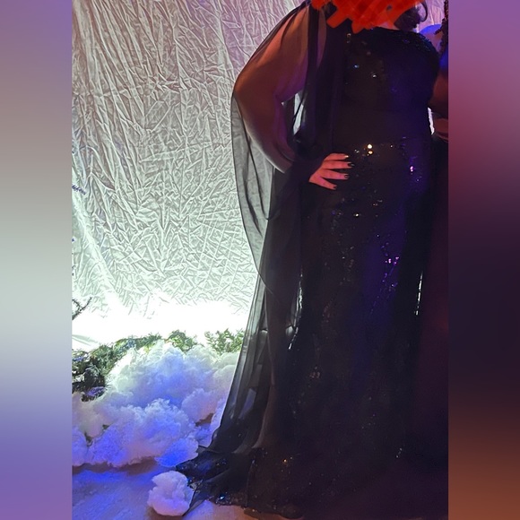 MacDuggal Black One Shoulder Prom Dress 18w - Picture 5 of 5